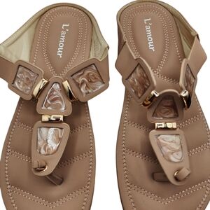 NWOT L’Amour Toe Post Sandals Neutral Tan Stone Accent Euro 40 Resort Luxe